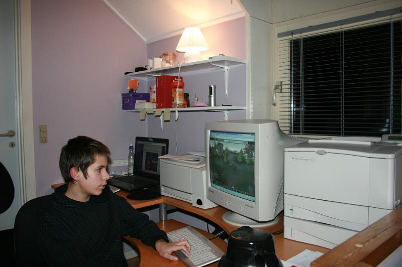 Jacob at my pc.jpg - Jacob ved min pc. -- Jacob at my pc.